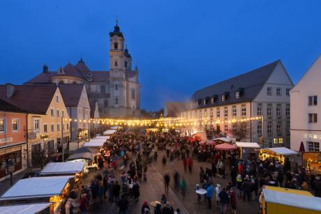 Weinachtsmarkt Ottobeuren © Louis Zuchtriegel Weinachtsmarkt Ottobeuren © Louis Zuchtriegel